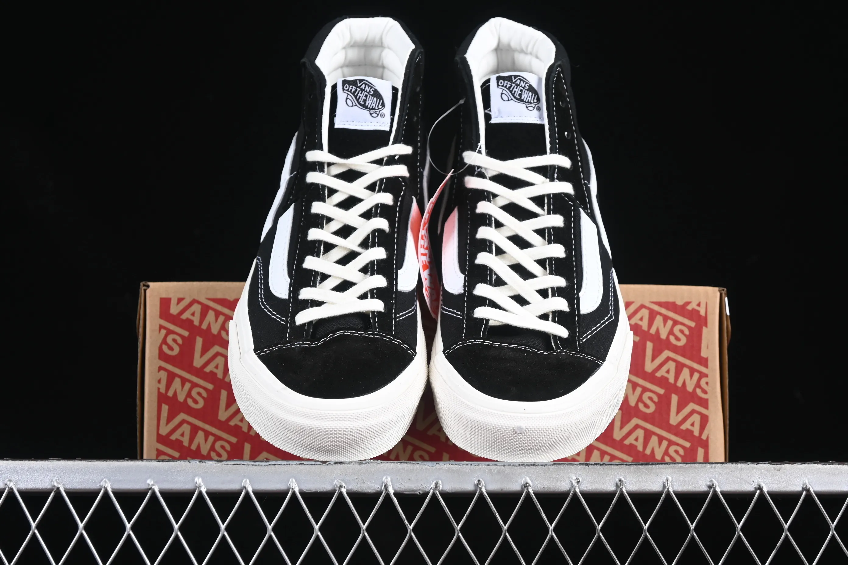All categories Vans Vans series Vans Hi Vans high-top Vans Clash The Wall Vans fashion high-top casual sneakers VN000CNKBA2